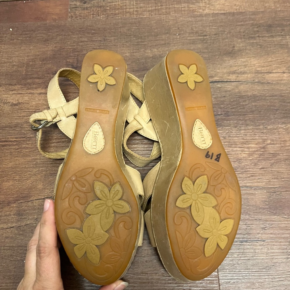 Born Beige Sandals Size 9 - Picture 8 of 10